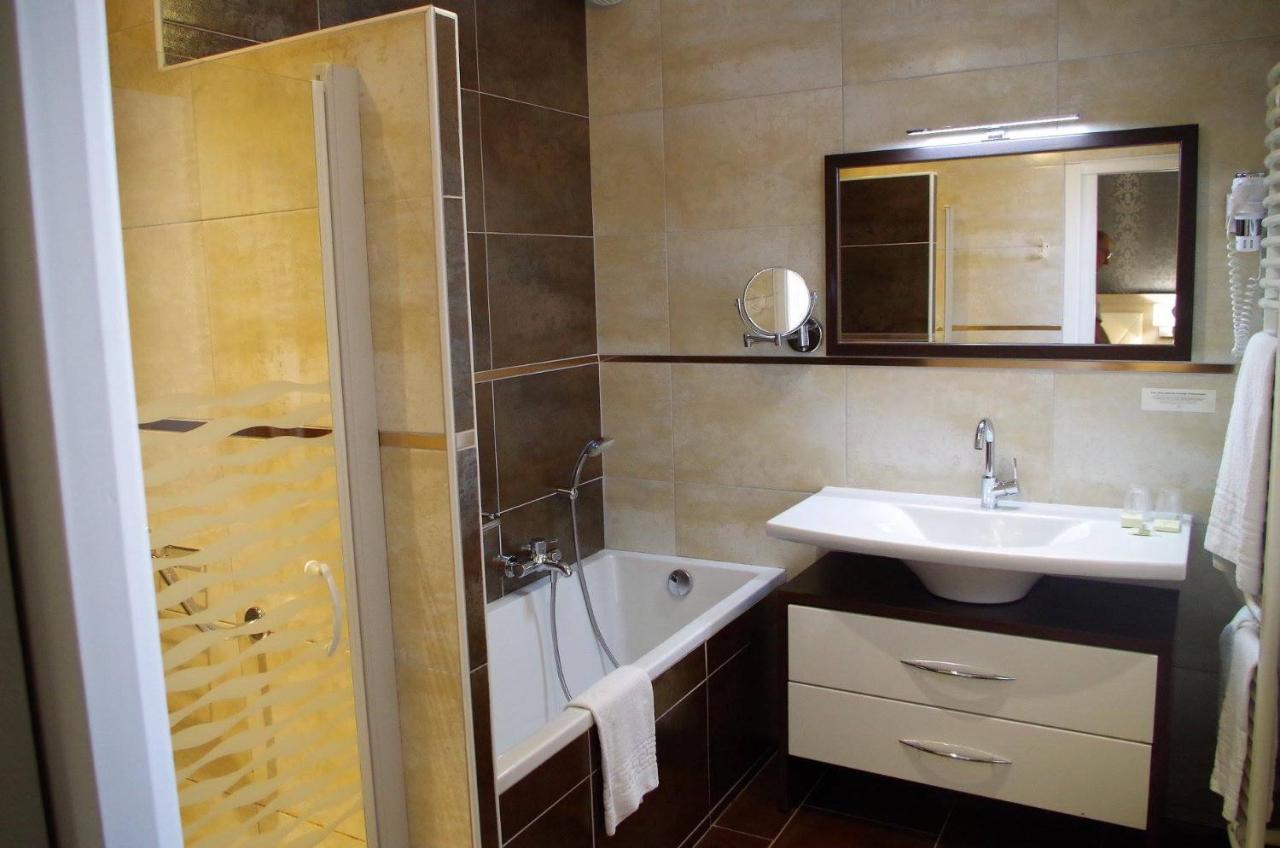 Hotel Et Appartements Les Platanes Thueyts Екстер'єр фото