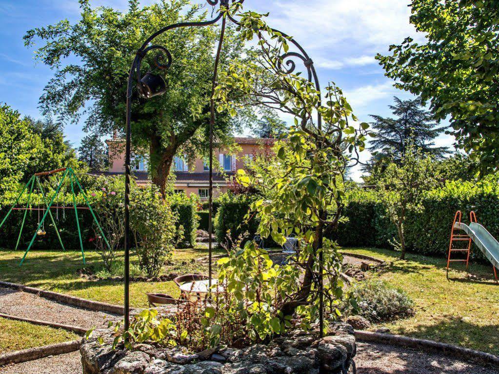 Hotel Et Appartements Les Platanes Thueyts Екстер'єр фото